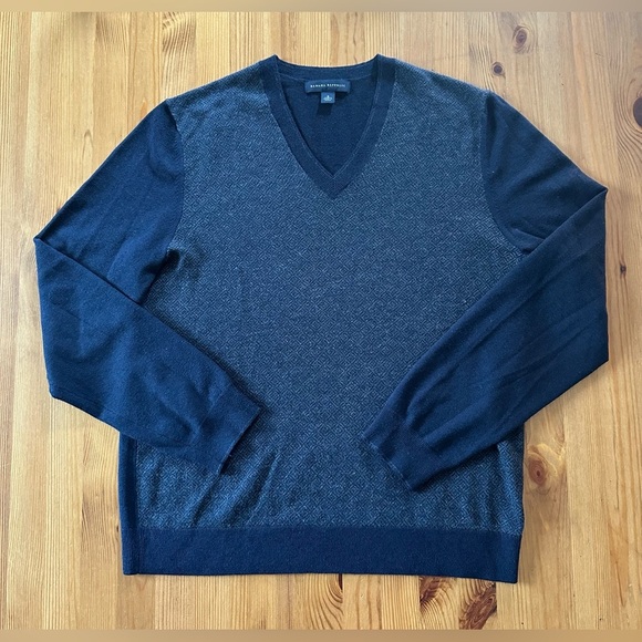 Wool/Silk Blend Banana Republic Men’s V-Neck Sweater – Navy Patterned | Size S - Picture 3 of 8